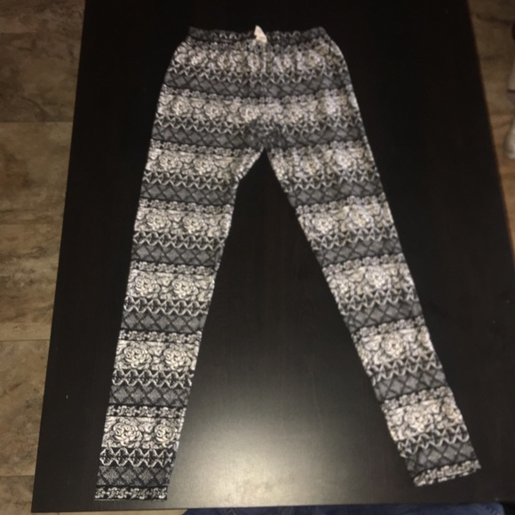 Patterned Leggings Size M - Picture 3 of 4